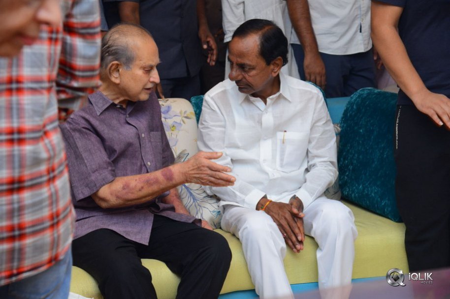 Celebrities-Pay-Homage-to-Vijaya-Nirmala-Garu